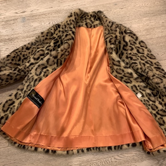 Faux Fur Leopard 🐆 Animal Print Mid-Length Vintage Coat Mob Wife Cool Buttons ✧ - Picture 13 of 15